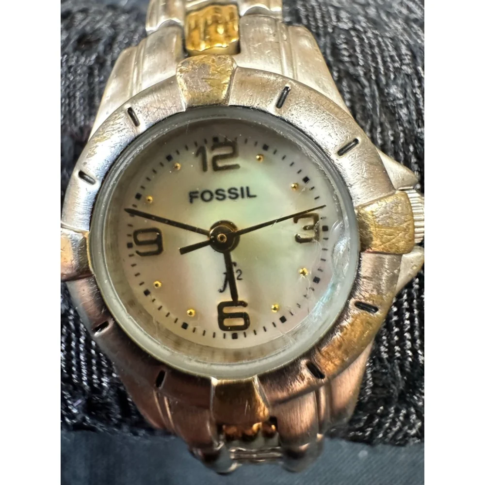 Vintage - F2 Fossil women's two-tone wrist watch with a mother-of-pearl face